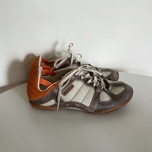 SOLD Vintage sporty leather Diesel sneakers with stitching and strap details!